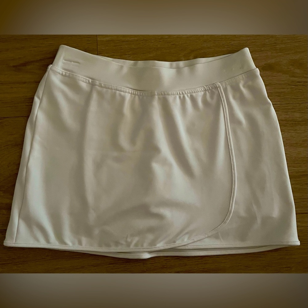 Aspire XS white tennis skirt with built in shorts